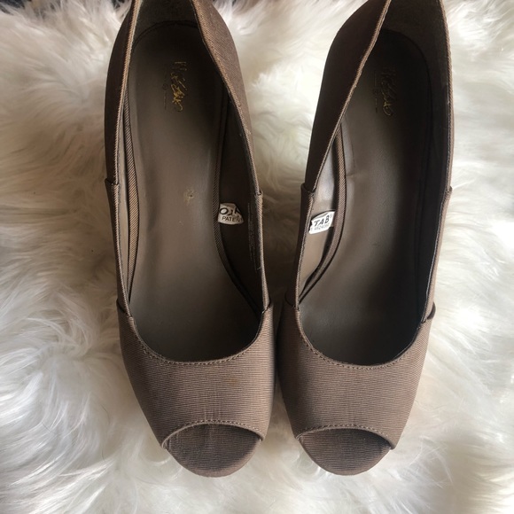 Mossimo taupe wedges - Picture 3 of 4
